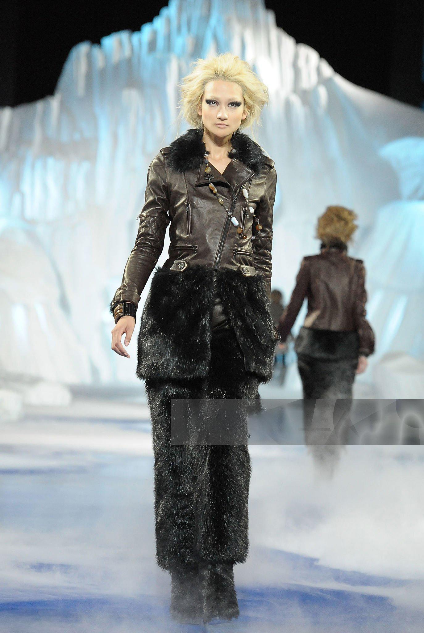 Nero Chanel 14K$ Nuovo Polar Odyssey Runway Giacca Biker in Pelle 36 FR in vendita