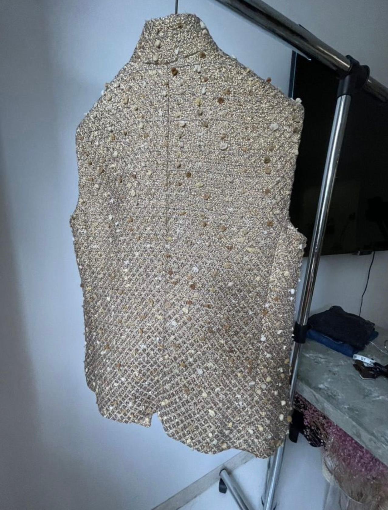 Women's or Men's Chanel 14K$ Paris / Bombay Jewel Detail Tweed Vest