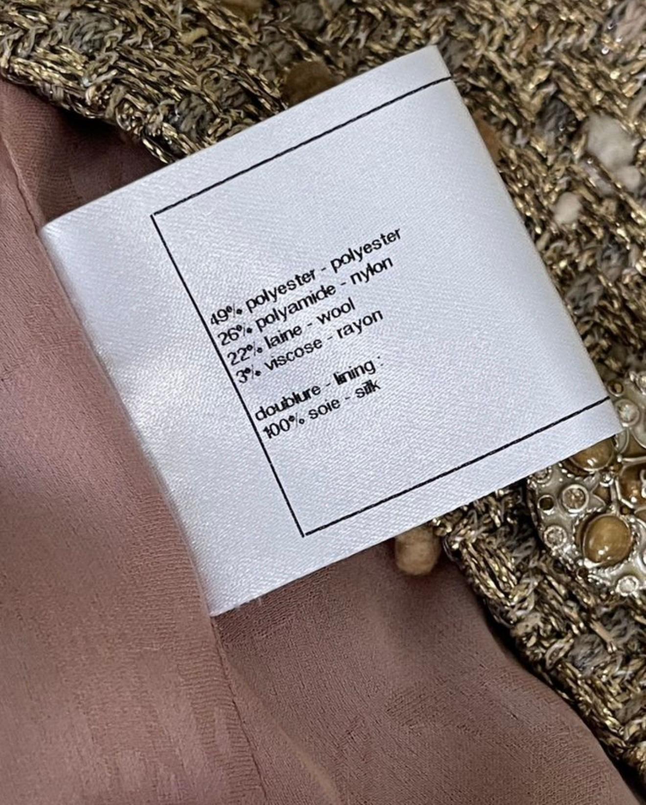 Chanel 14K$ Paris / Bombay Jewel Detail Tweed Vest 2