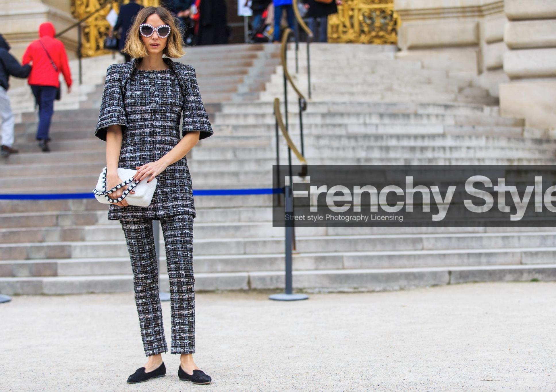 Noir Chanel Paris / Dubaï, veste en tweed noire à rubans, 38 FR 14 carats en vente