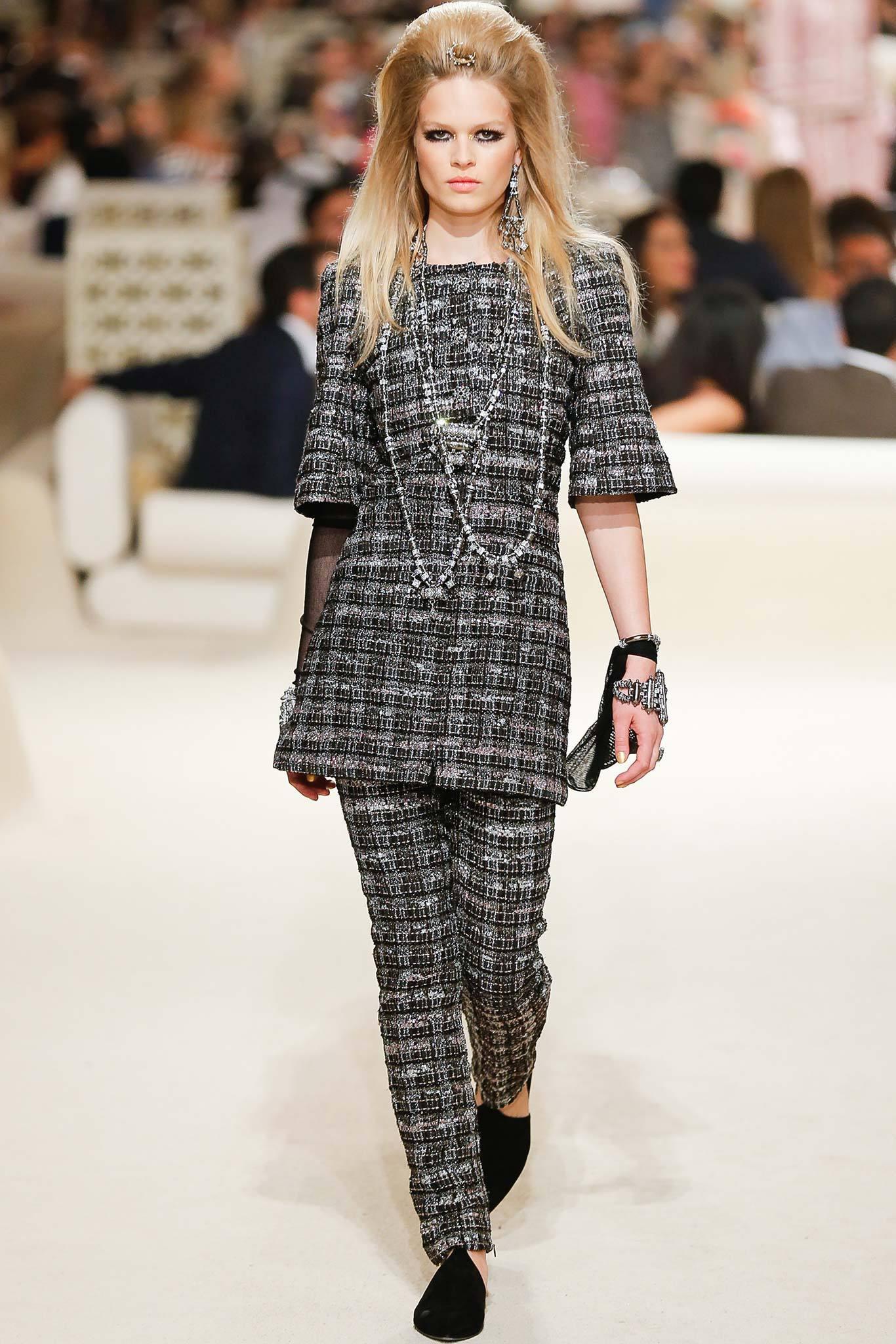 Chanel Paris / Dubaï, veste en tweed noire à rubans, 38 FR 14 carats en vente 2