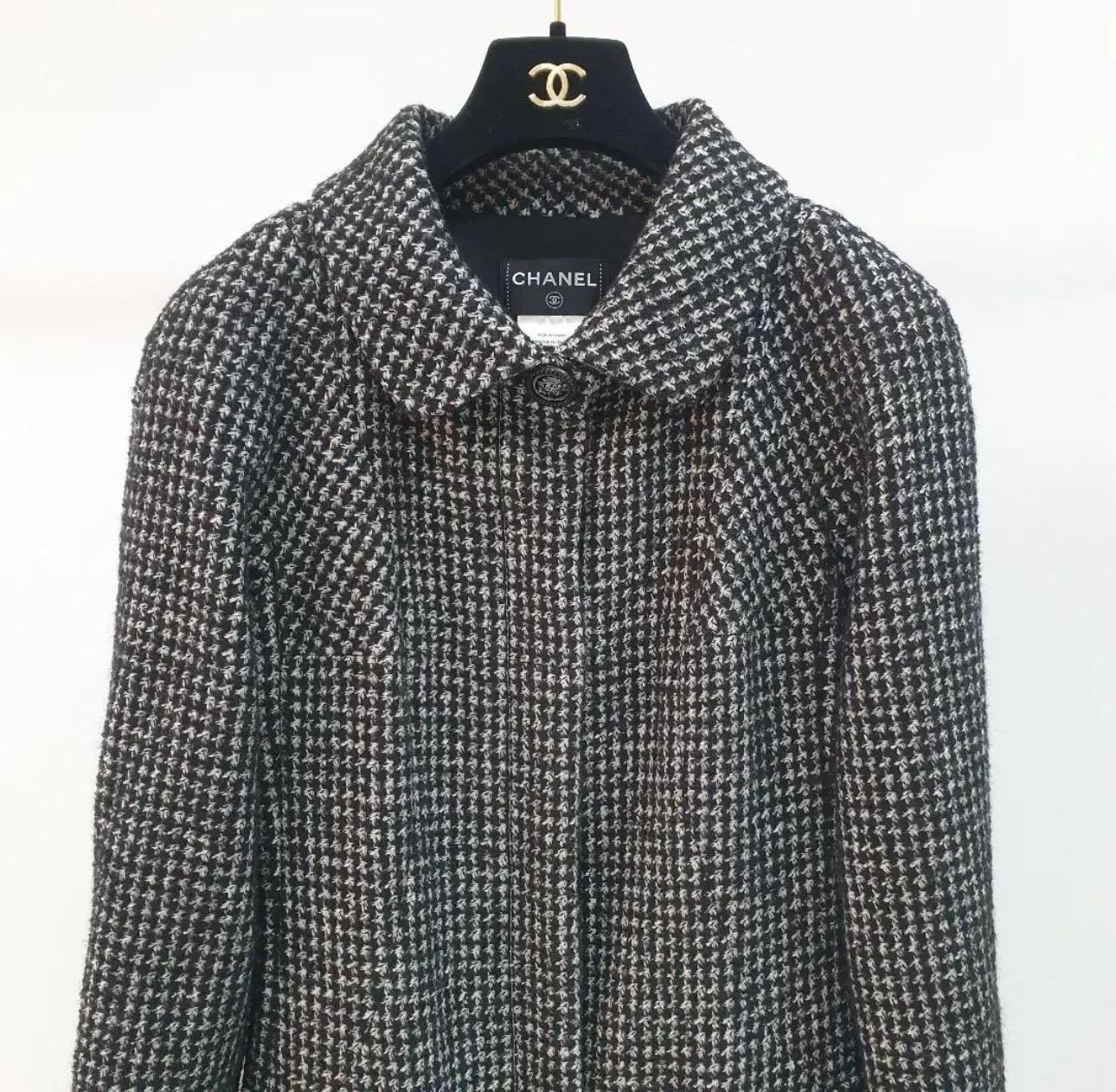 CHANEL 14PF  Wool Silk Tweed Coat  For Sale 4
