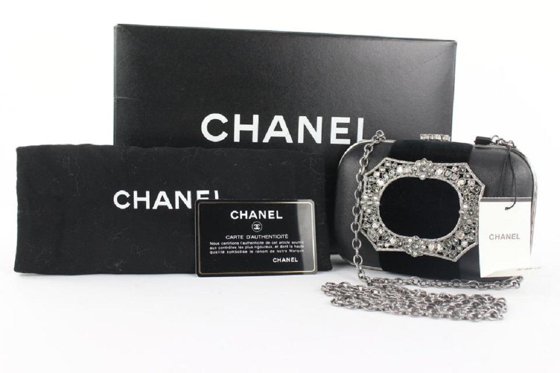 Noir Chanel 15a Sac à bandoulière en chaîne avec cristaux embellis CC Kisslock Minaudière en vente