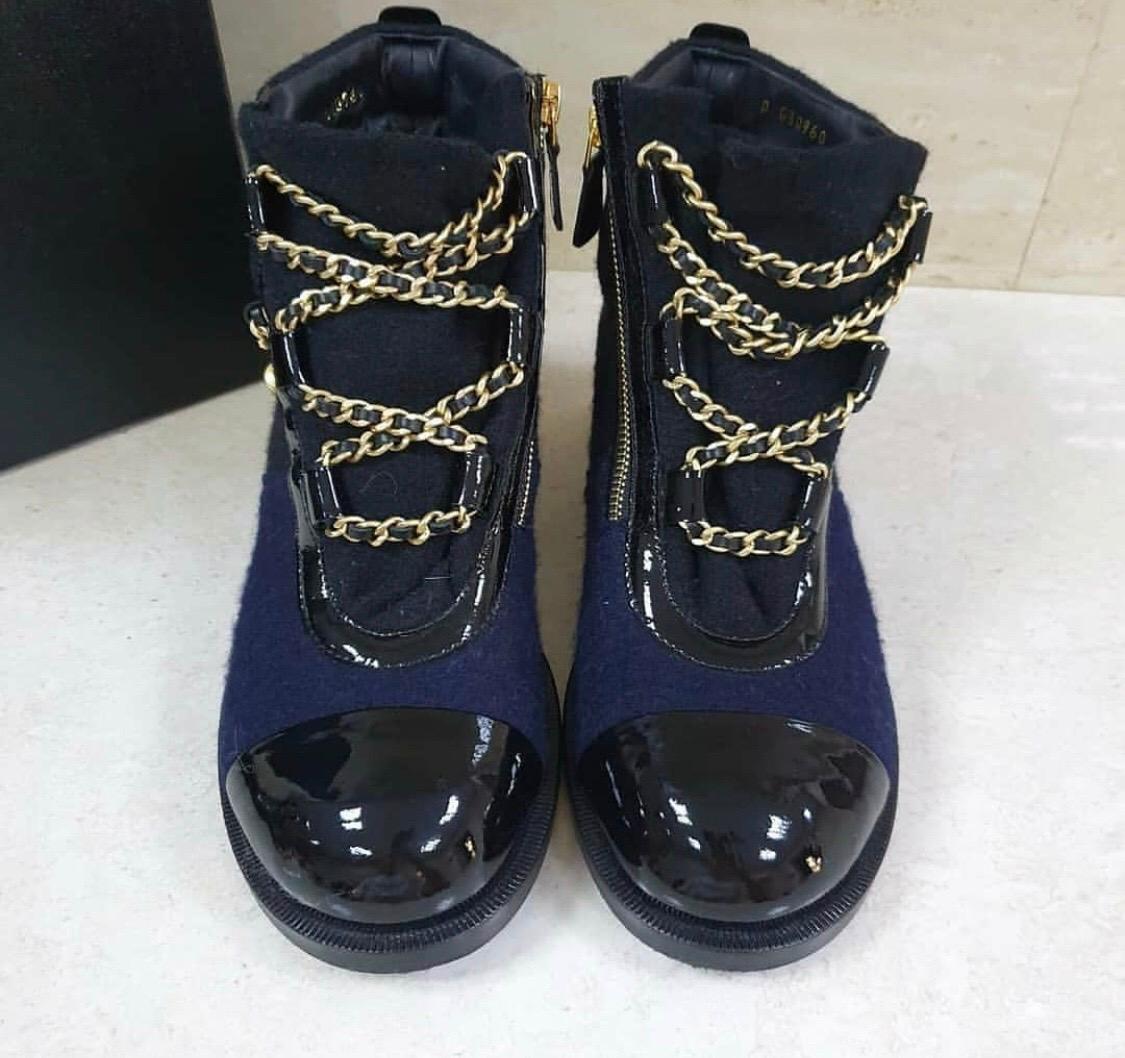 Chanel 15A Paris - Salzburg Blue Wool Ankle Boots CC  In Good Condition In Krakow, PL