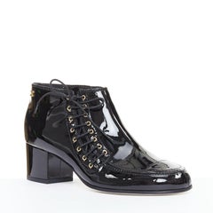 Chanel 15A Paris-Salzbourg : bottines à lacets en verni noir et dentelle CC, taille 39 (EU)