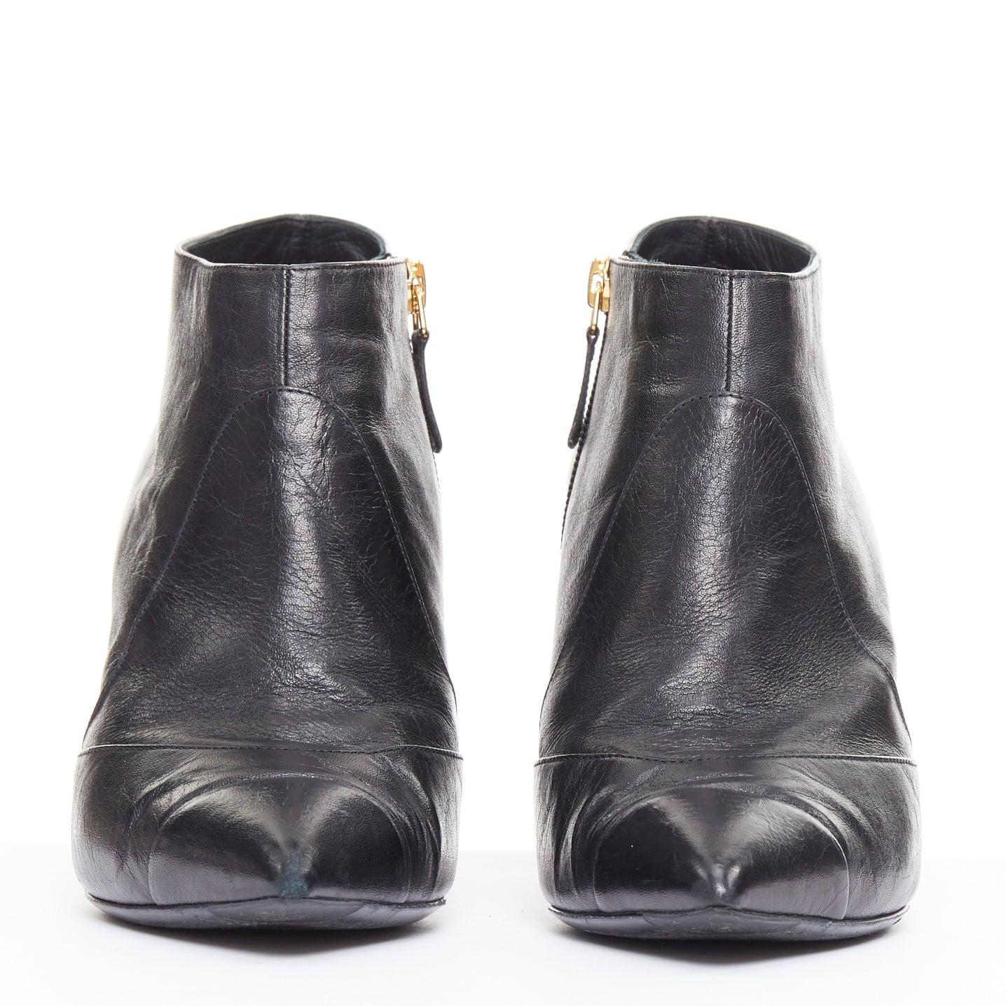 Noir CHANEL 15C bottines à talon haut conique en cuir de veau noir faussement perlé EU38 en vente