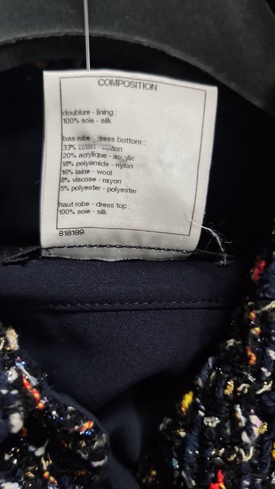 Robe Chanel 15K Camélia boutonnée en tweed en vente 5
