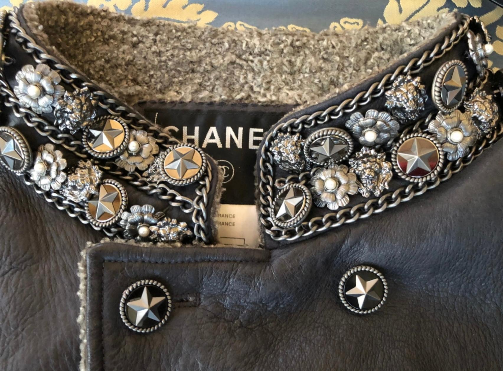 Boutique pirce over 14,000€
Collectors Chanel black shearling jacket with stunning jewel embellishment: Camellias, lionhead: symbols of the house Chanel.
- signature metallic chain trim throughout
Size mark 40 FR. Condition is pristine.