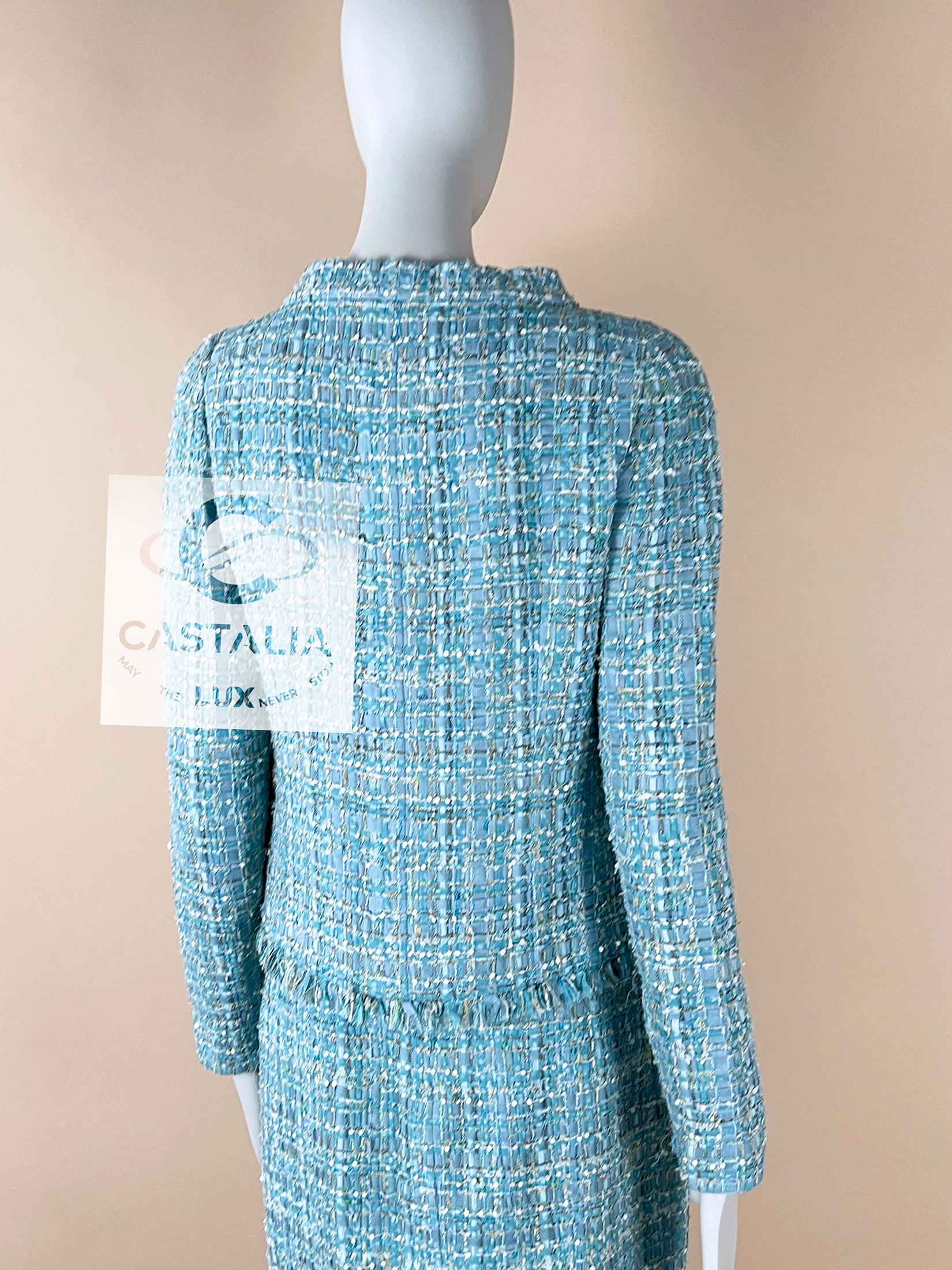 Chanel 15K$ Nuovo Tweed Ensemble con Nastro Turchese 40 FR in vendita 11