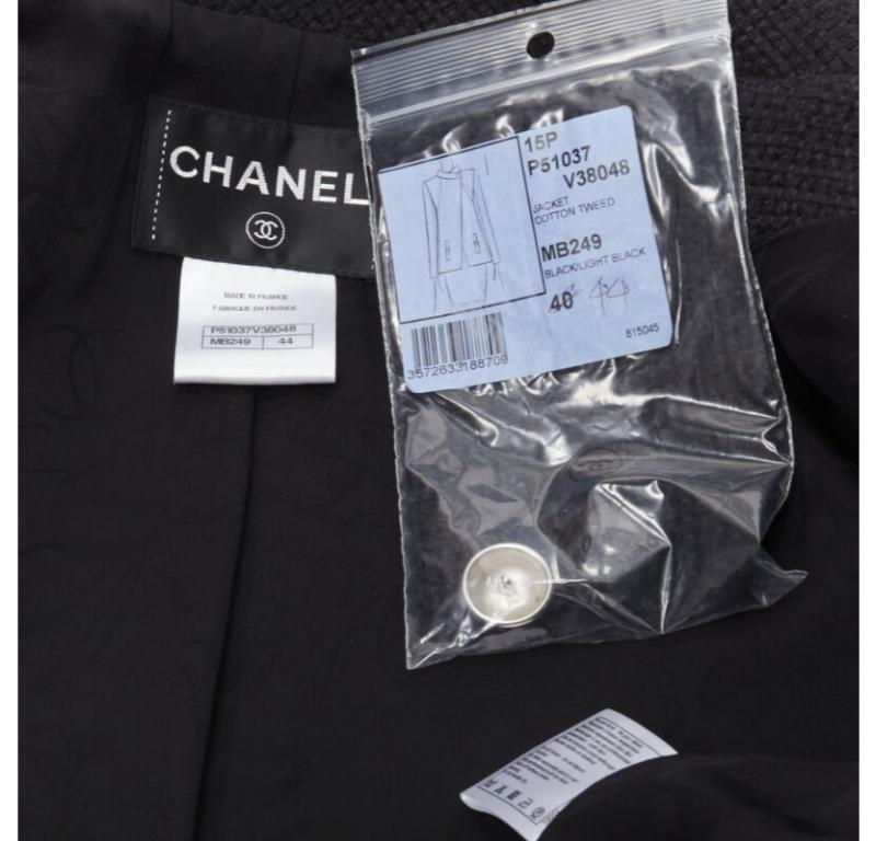 CHANEL 15P Atto 1 nero tweed reticolato CC bottone avvolgere piccola giacca nera FR44 2XL in vendita 7