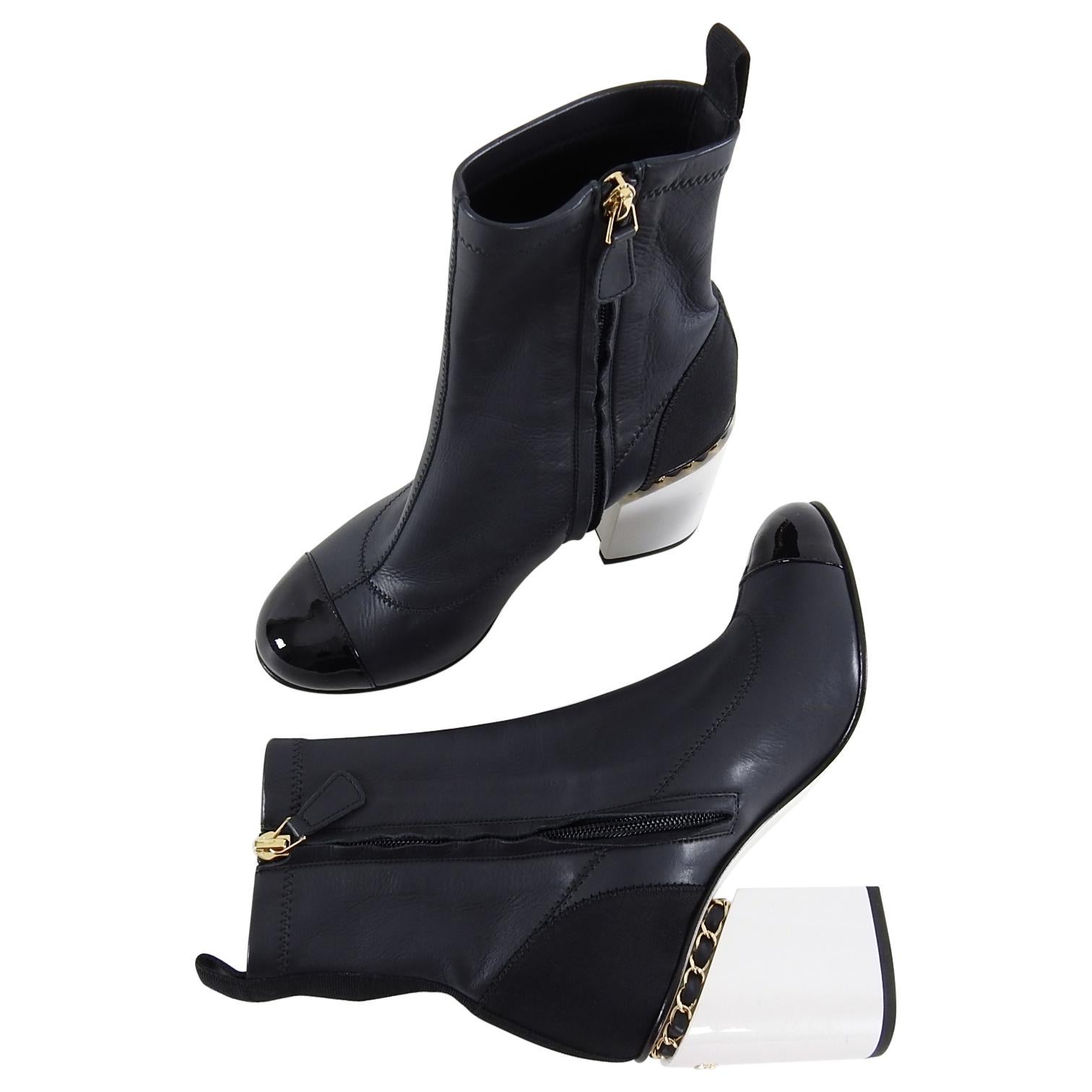 Chanel 16B Black Cap Toe Ankle Boots with White Chain CC Heel - 37.5 In Good Condition In Toronto, ON