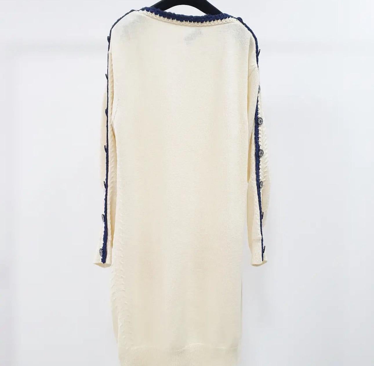 Gorgeous Chanel Cruise 2016 Paris-Seoul Collection knit dress.
Size 38, 
Excellent barely worn condition
Hits about knee length, length depends on height
Retailed $3100 plus tax