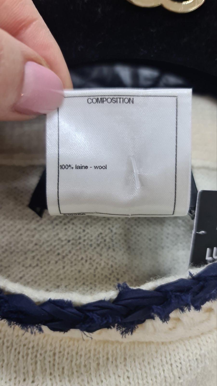 CHANEL 16C Paris -Seoul Ecru CC Pulloverkleid aus Strick mit Knopfleisten im Angebot 4