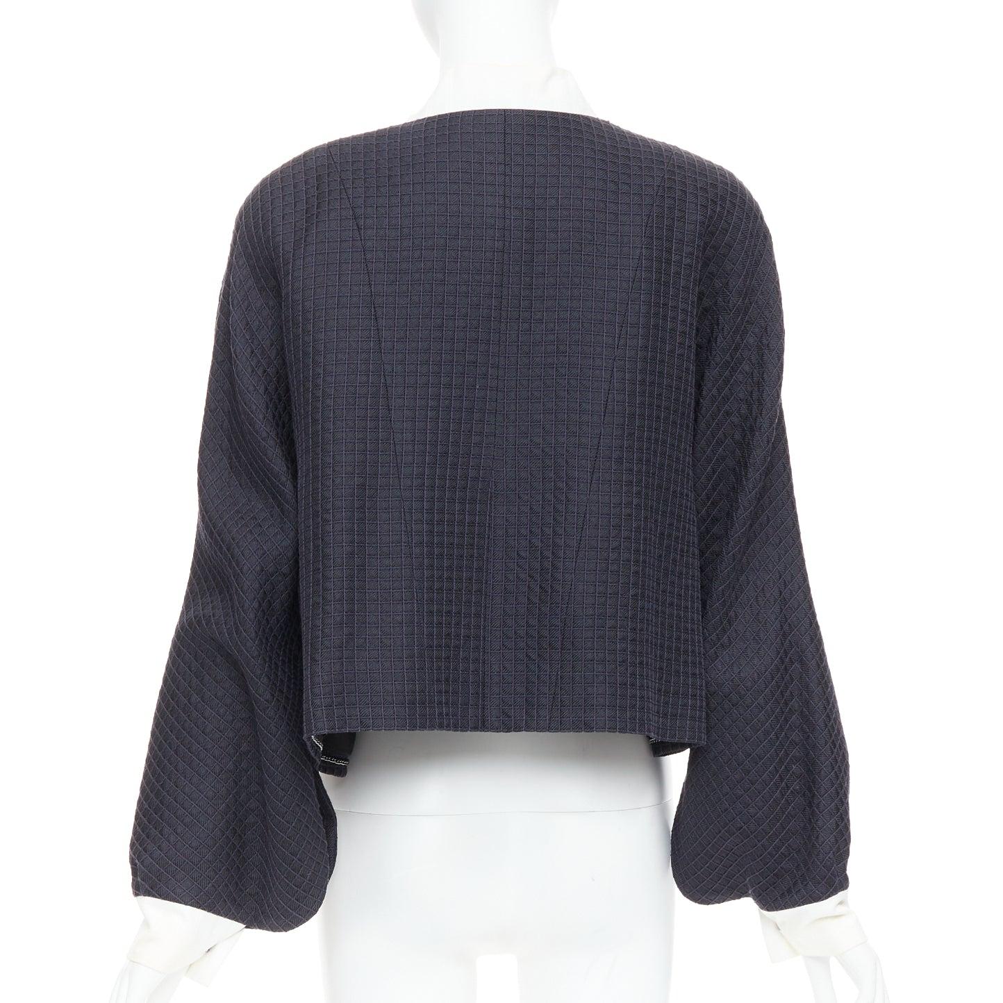 CHANEL 16C Paris Seoul Laufsteg Marineblaue Weiße Hanbok-Jacke aus Seide und Baumwolle FR36 S Damen im Angebot