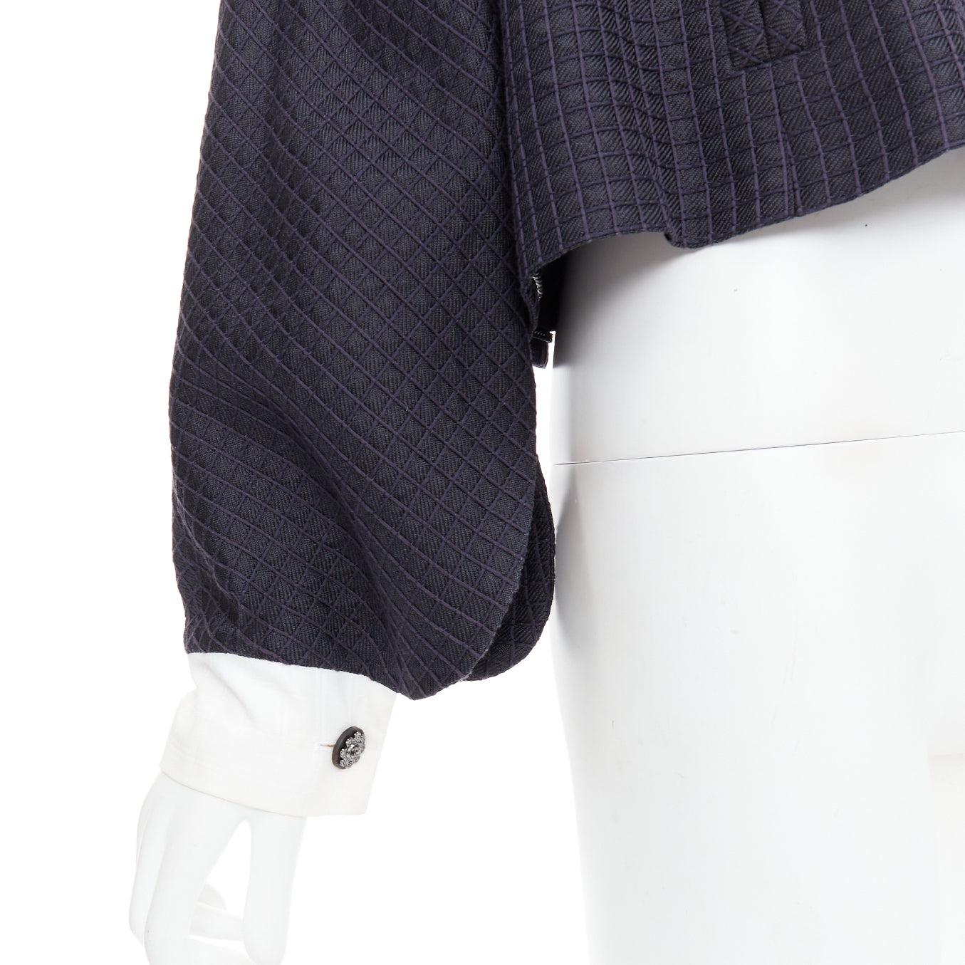 CHANEL 16C Paris Seoul Laufsteg Marineblaue Weiße Hanbok-Jacke aus Seide und Baumwolle FR36 S im Angebot 2