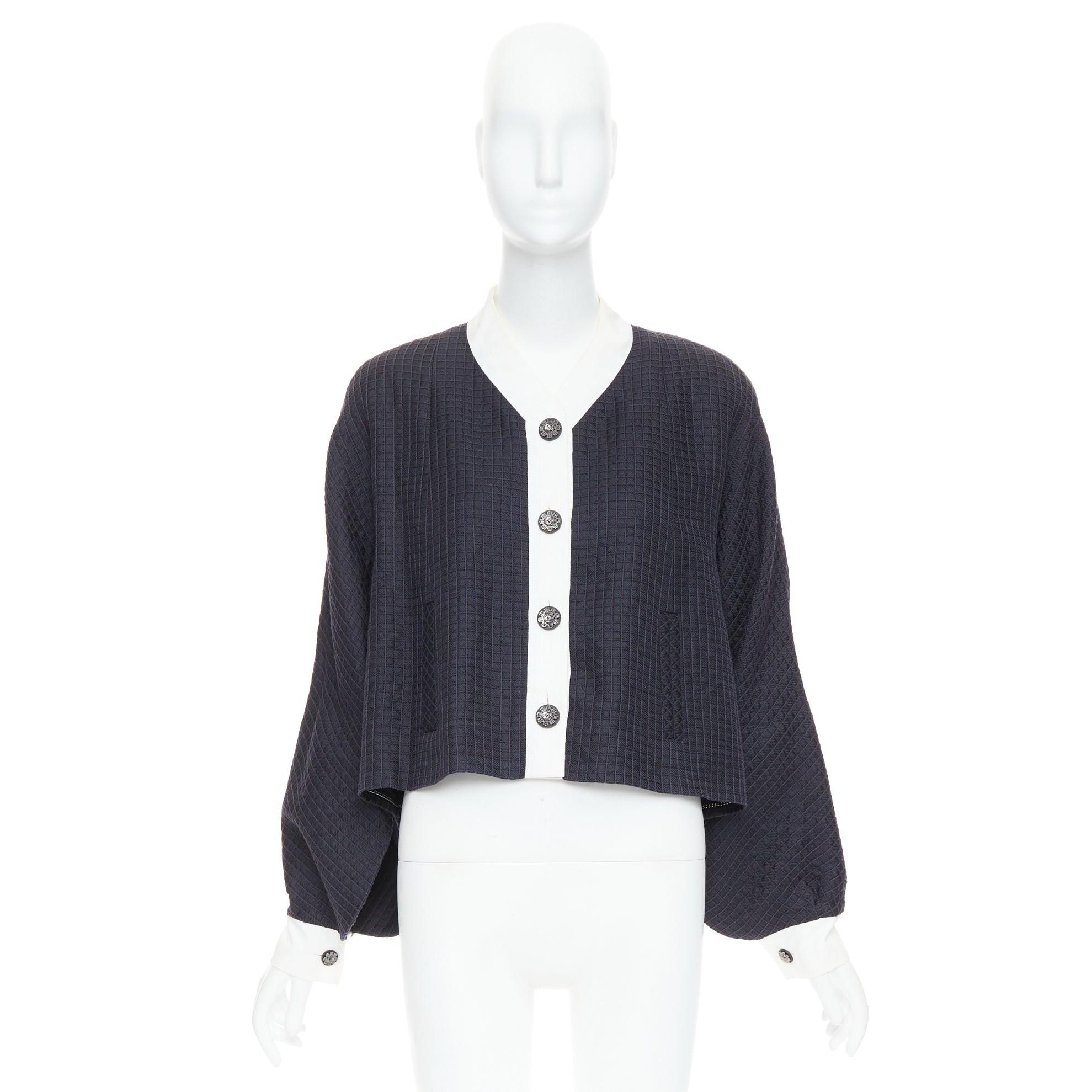 CHANEL 16C Paris Seoul Laufsteg Marineblaue Weiße Hanbok-Jacke aus Seide und Baumwolle FR36 S im Angebot 4