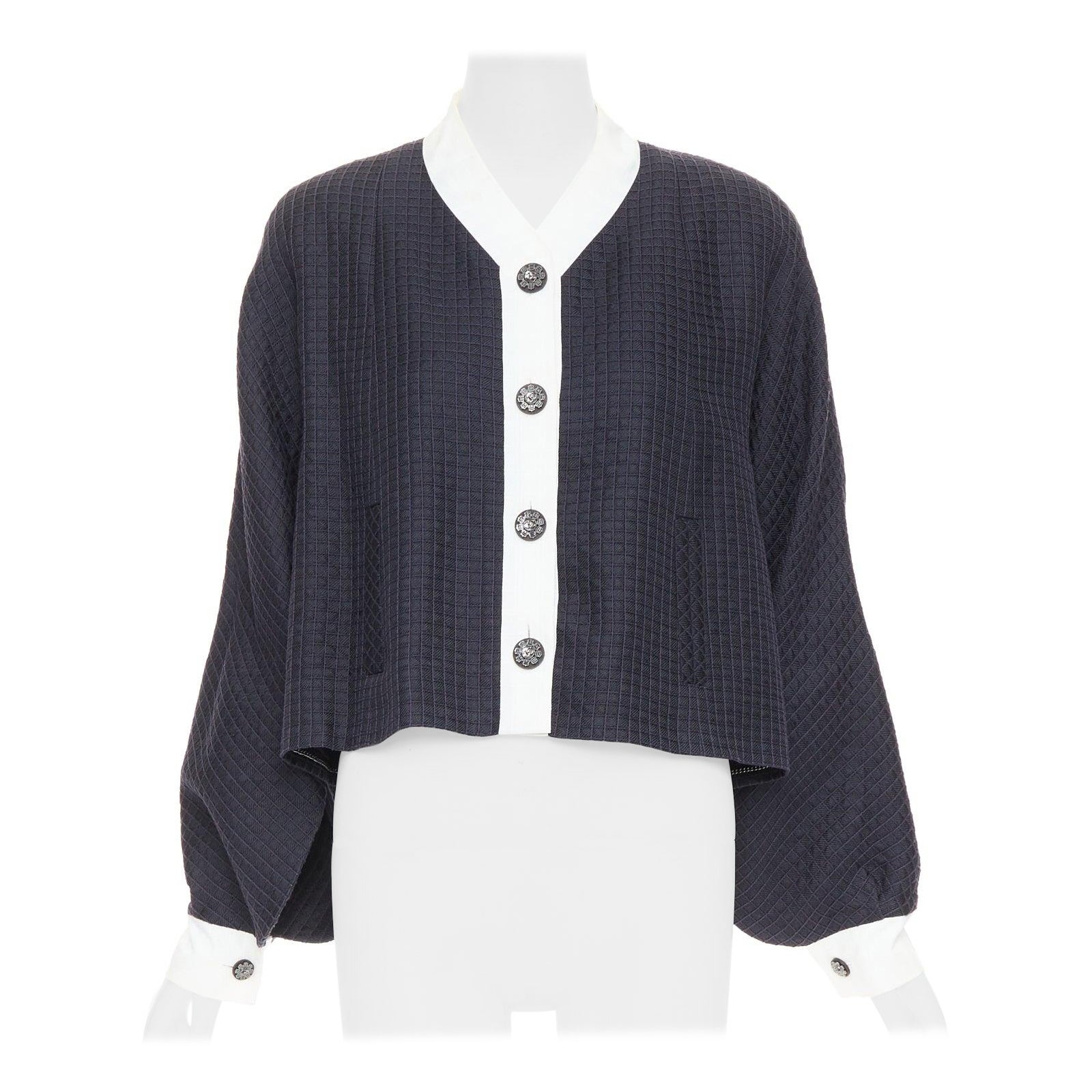 CHANEL 16C Paris Seoul Laufsteg Marineblaue Weiße Hanbok-Jacke aus Seide und Baumwolle FR36 S im Angebot