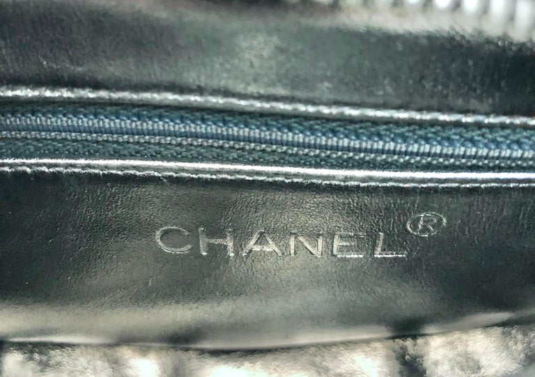 Chanel 16cm Silver Metallic Quilted Lambskin Shoulder Bag  For Sale 1