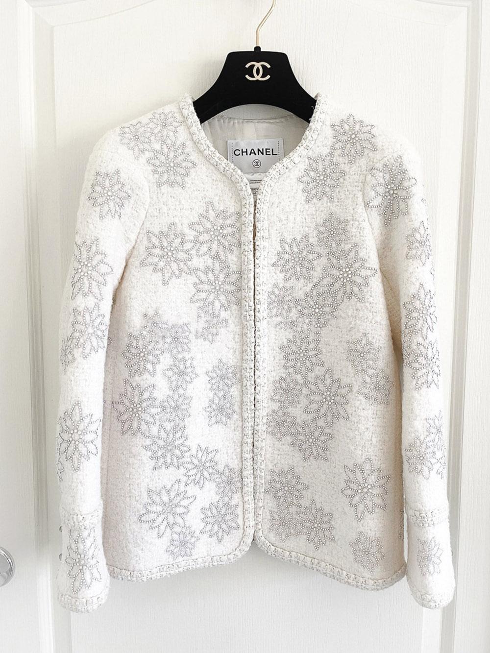 CHANEL 16K$ Couture Paris / Salzburg Edelweiss Tweed Jacke 36 FR (Grau) im Angebot