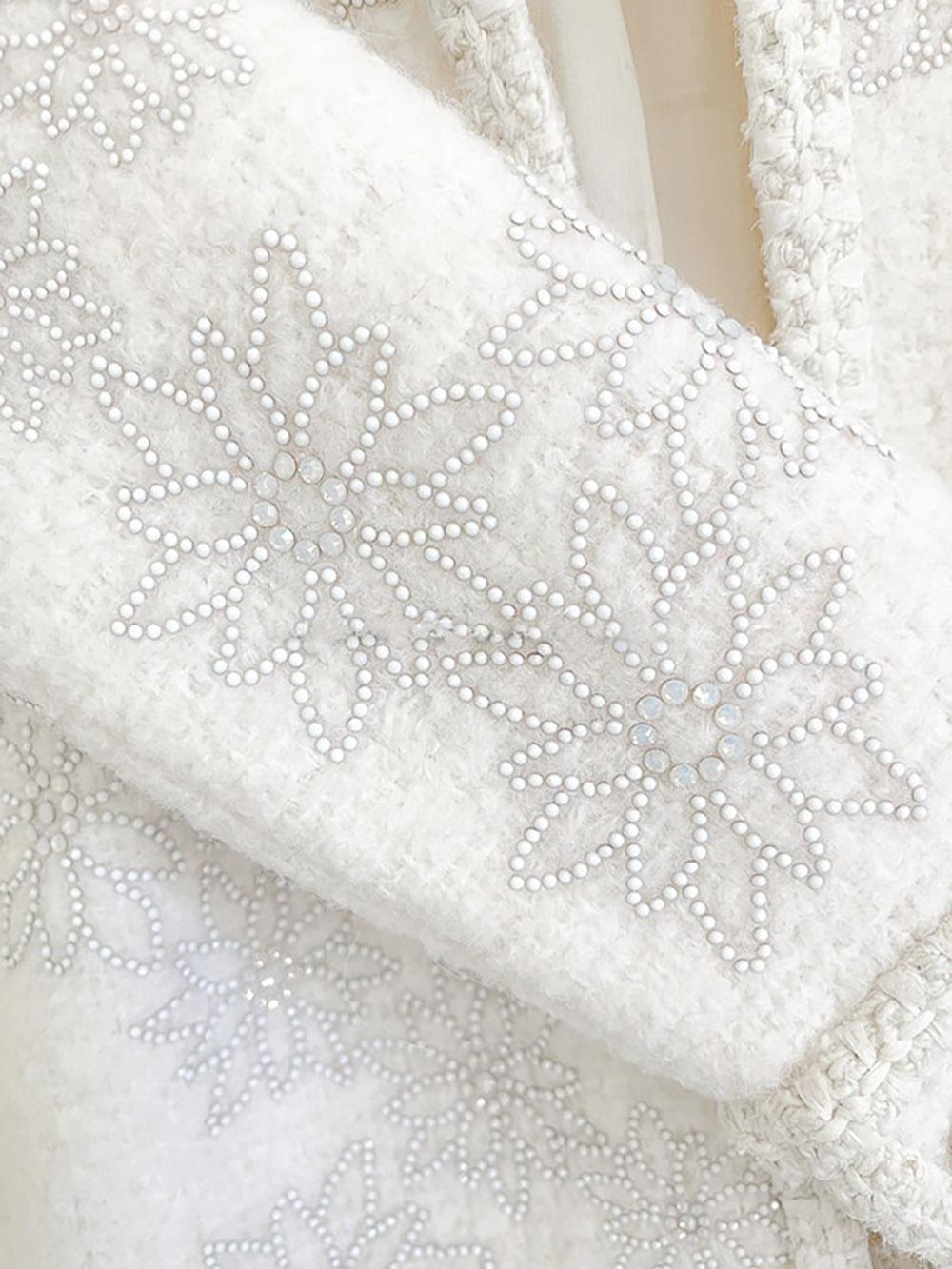 CHANEL 16K$ Couture Paris / Salzburg Edelweiss Tweed Jacke 36 FR für Damen oder Herren im Angebot