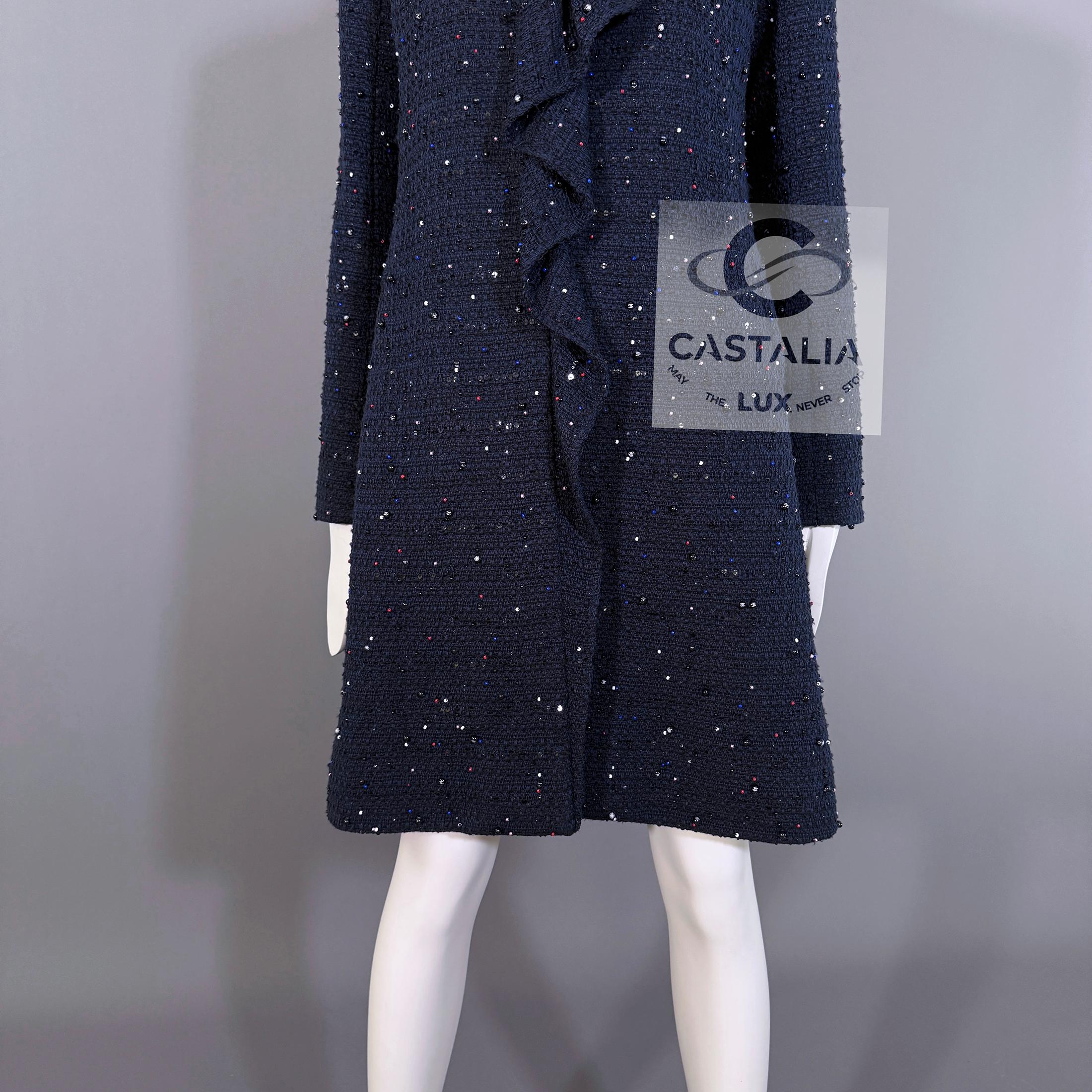Chanel 16K$ Neu CC Logo Juwelen verschönert Tweed Jacke 38 FR im Angebot 9