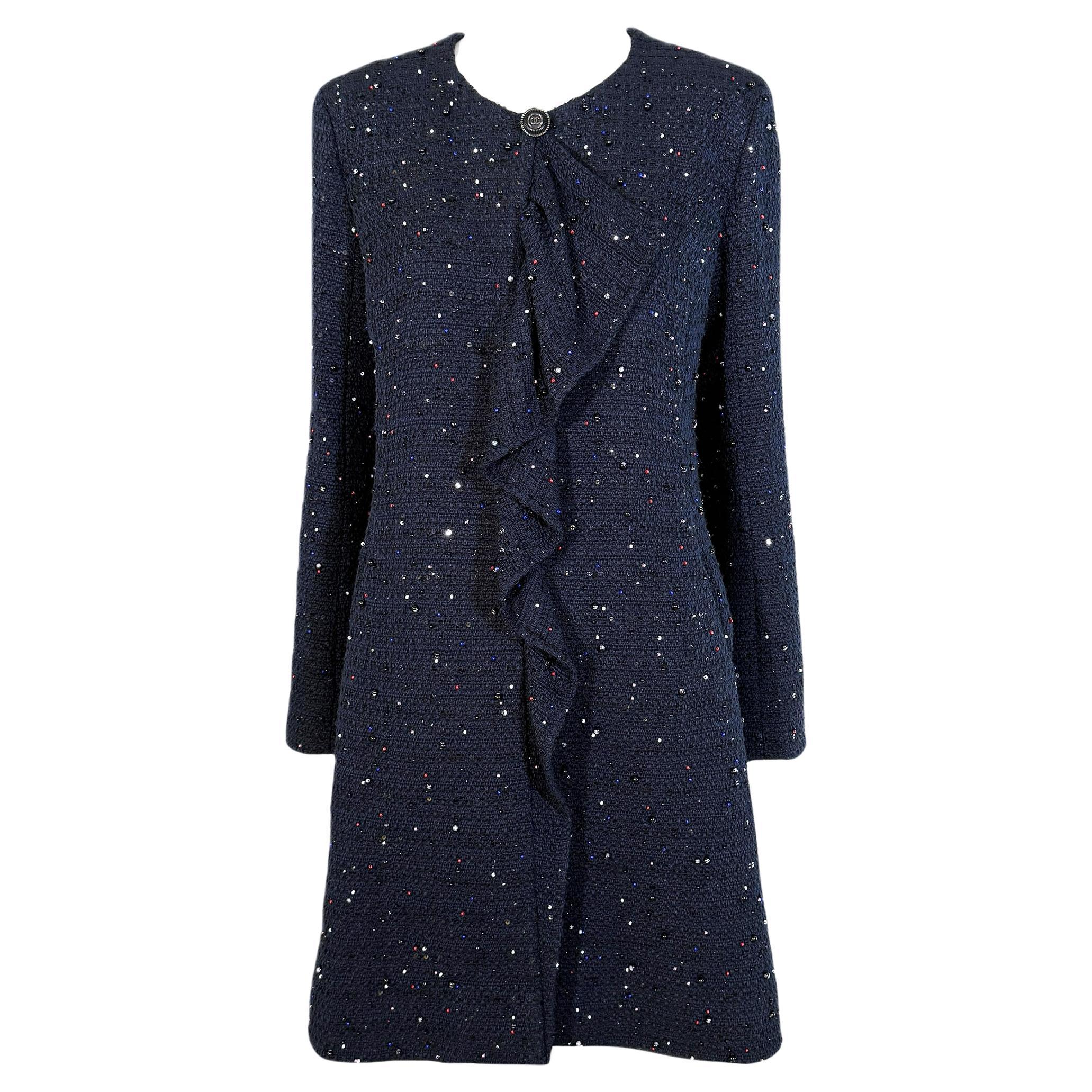 Chanel 16K$ Neu CC Logo Juwelen verschönert Tweed Jacke 38 FR im Angebot