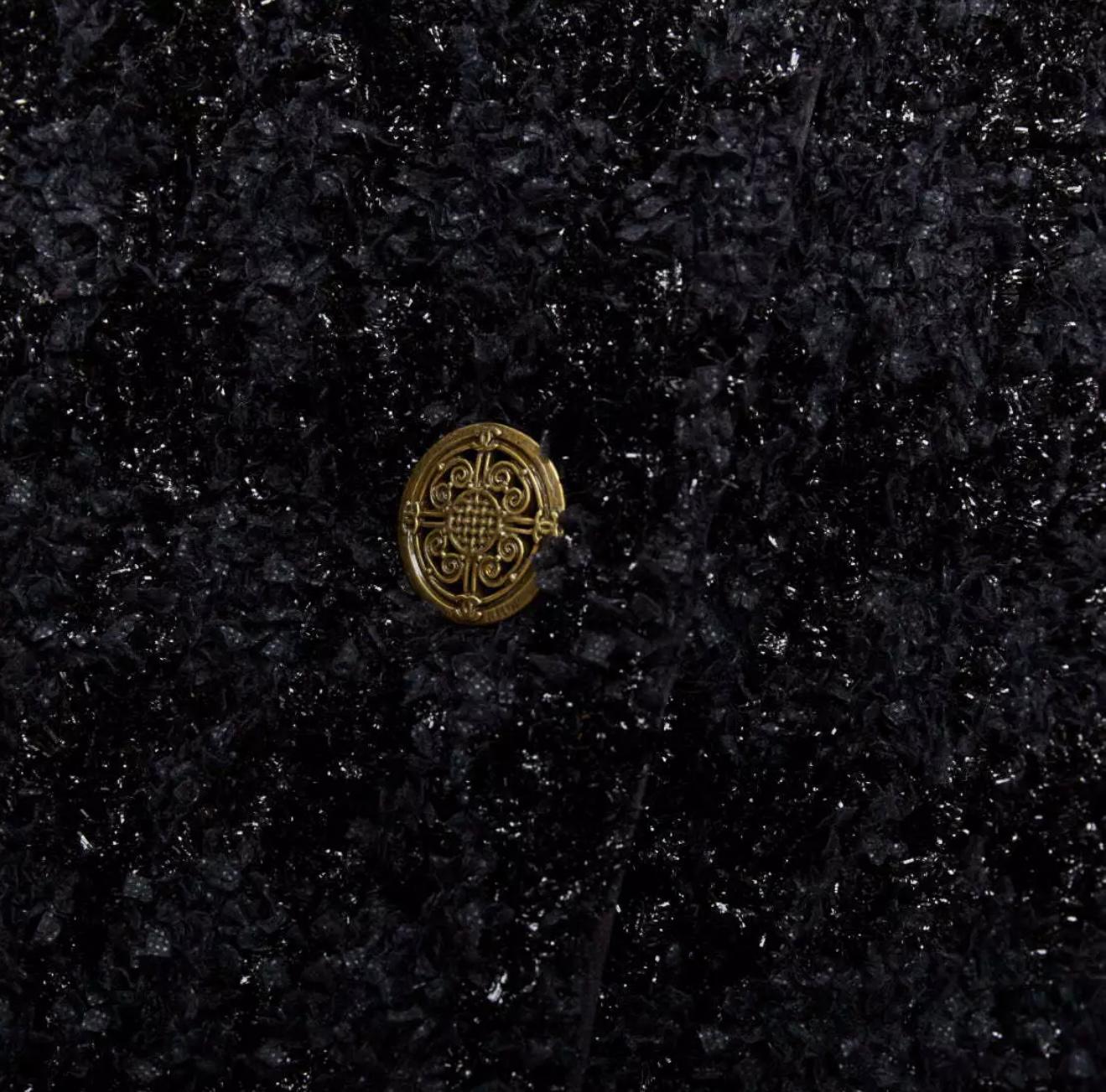 CHANEL 16K$ París / Shanghai Nuevo Abrigo de tweed negro extremadamente raro 40 FR en venta 2