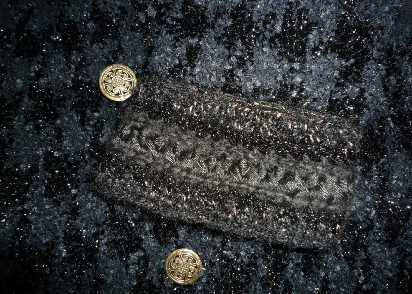 CHANEL 16K$ París / Shanghai Nuevo Abrigo de tweed negro extremadamente raro 40 FR en venta 4