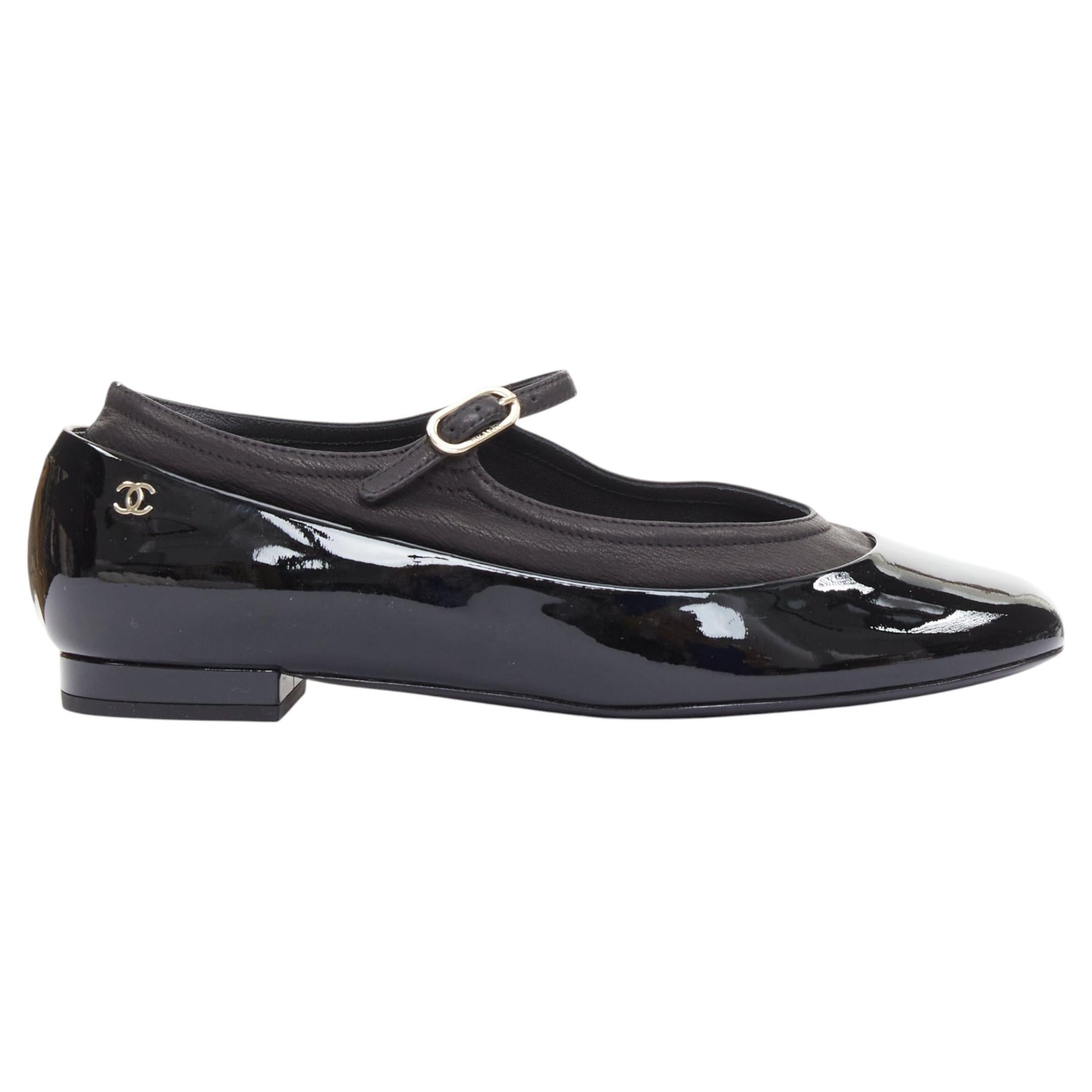 Chanel 16P G31741 ballerine Mary Jane in vernice nera con logo CC argentato, taglia 38 (EU)