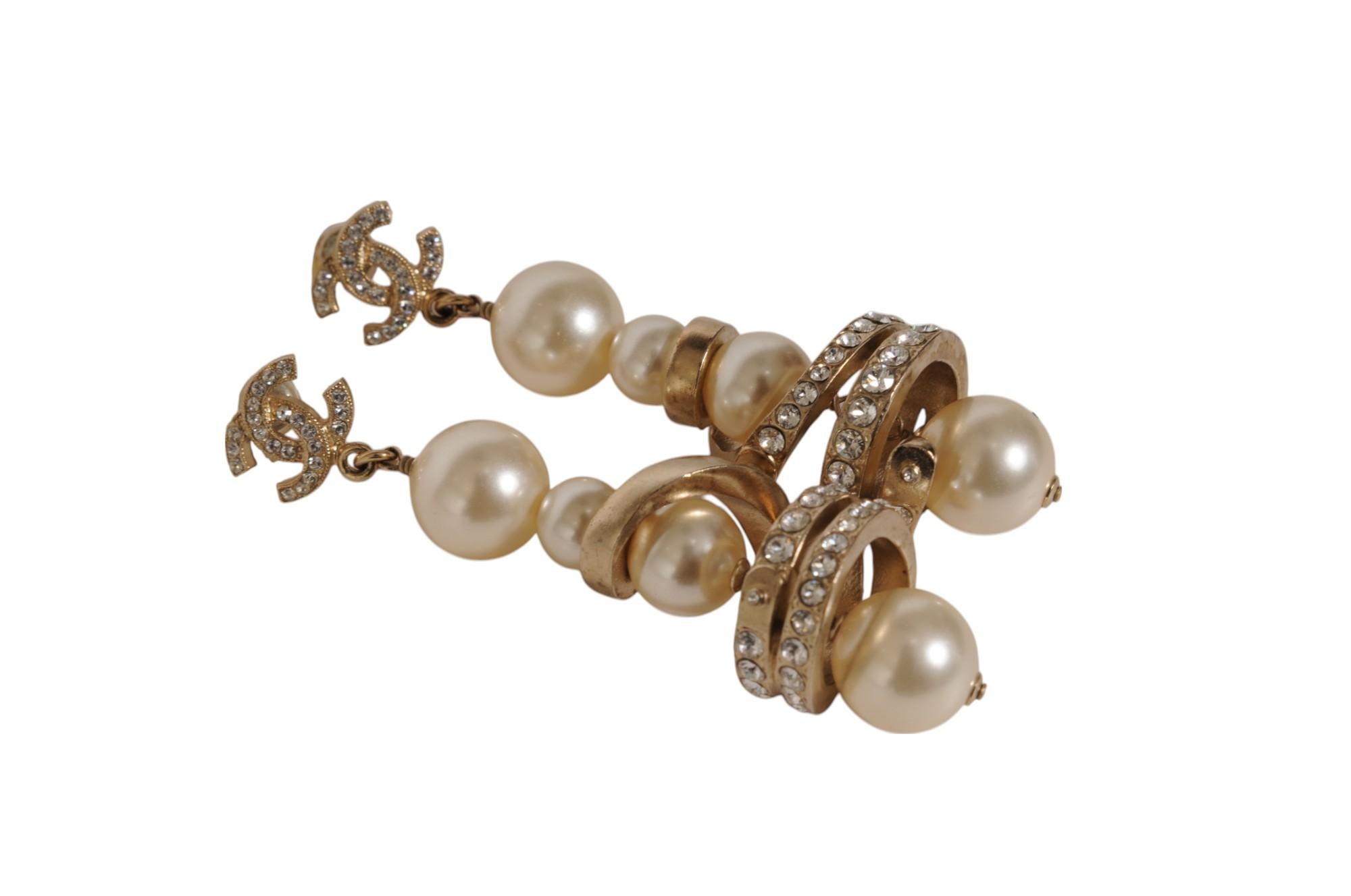 Chanel 17A CC Logo Boucles d'oreilles perle spirale torsadée Or Argent Cristal en vente 1