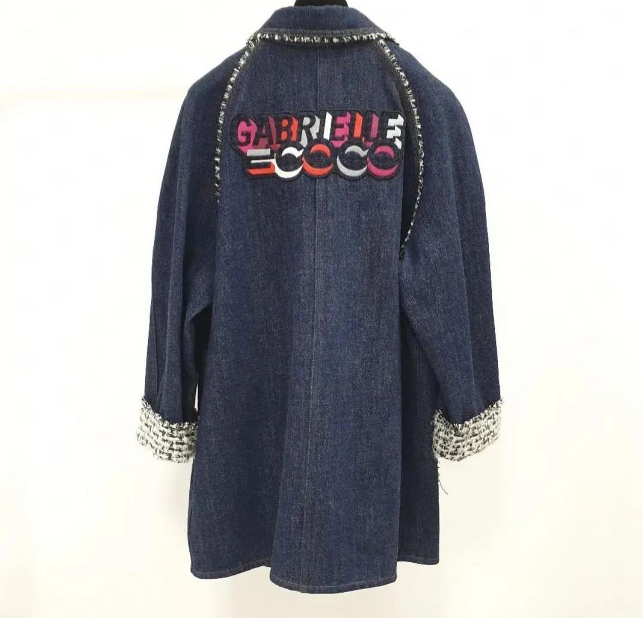 Women's CHANEL 17A Gabrielle Coco Denim Jacket For Sale