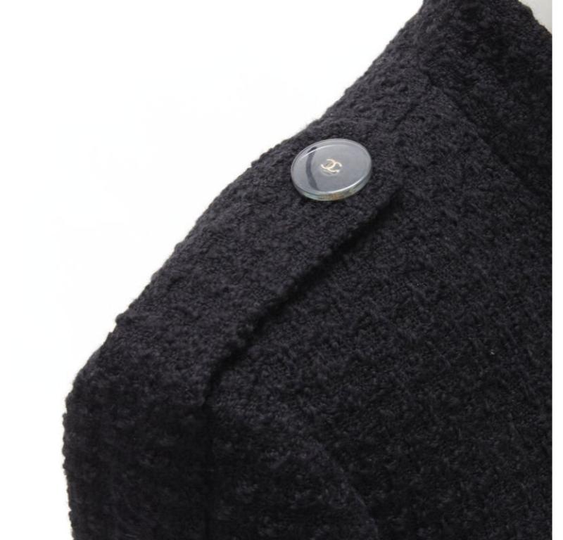 CHANEL 17A Paris Cosmopolite black tweed CC button 4-pocket  belted coat FR44 XL For Sale 4