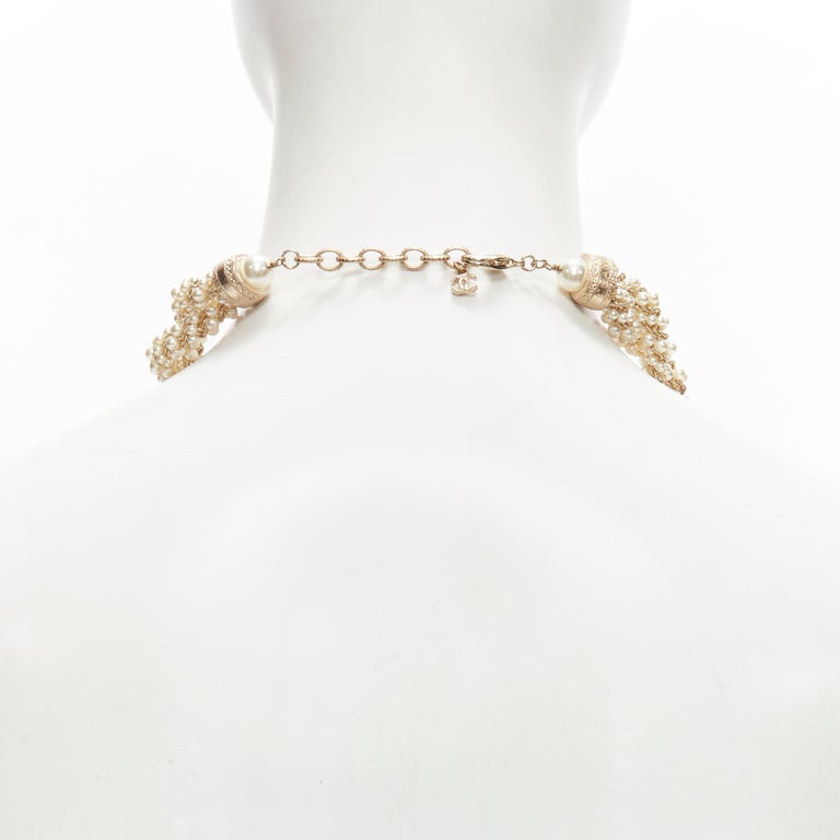 CHANEL 17A Paris Cosmopolite Metier D'Art gold pearl CC twist choker  necklace at 1stDibs