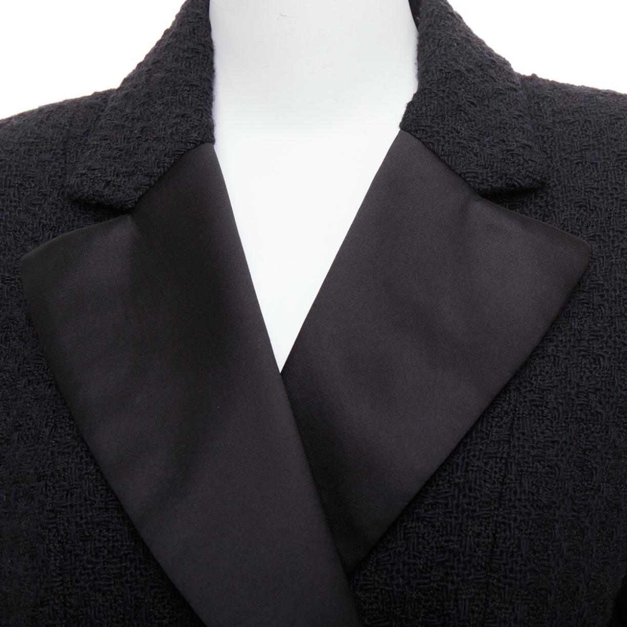 CHANEL 17A Runway Paris Cosmopolite veste de smoking en tweed noir à double boutonnage en vente 6