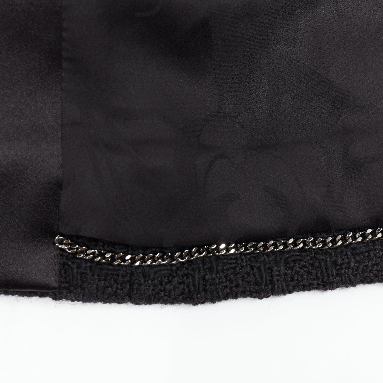 CHANEL 17A Runway Paris Cosmopolite veste de smoking en tweed noir à double boutonnage en vente 8