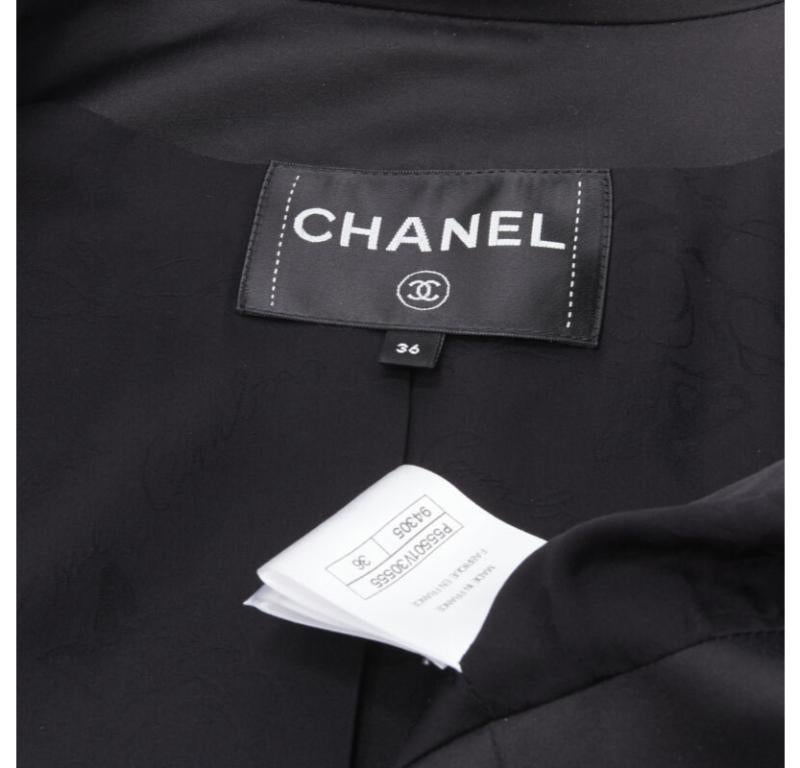 CHANEL 17C Paris Cuba tweed reticolato Coco collo di raso piccola giacca nera FR36 S in vendita 7