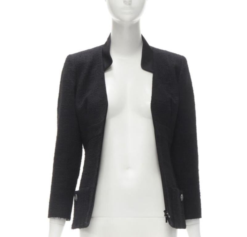 Nero CHANEL 17C Paris Cuba tweed reticolato Coco collo di raso piccola giacca nera FR36 S in vendita