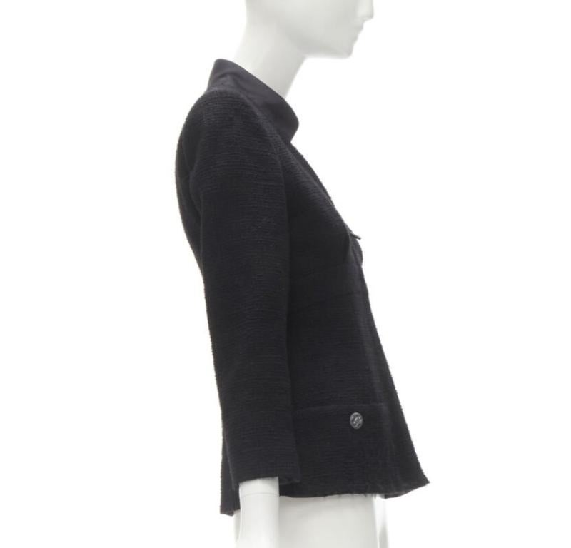Donna CHANEL 17C Paris Cuba tweed reticolato Coco collo di raso piccola giacca nera FR36 S in vendita