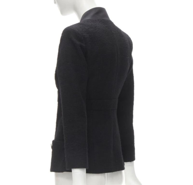 CHANEL 17C Paris Cuba tweed reticolato Coco collo di raso piccola giacca nera FR36 S in vendita 2