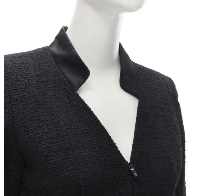 CHANEL 17C Paris Cuba tweed reticolato Coco collo di raso piccola giacca nera FR36 S in vendita 3