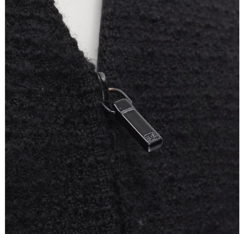 CHANEL 17C Paris Cuba tweed reticolato Coco collo di raso piccola giacca nera FR36 S in vendita 4