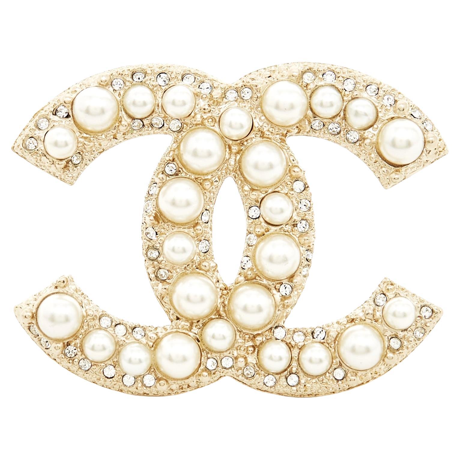 Chanel 17E Brooch CC "Damonds and Pearls"