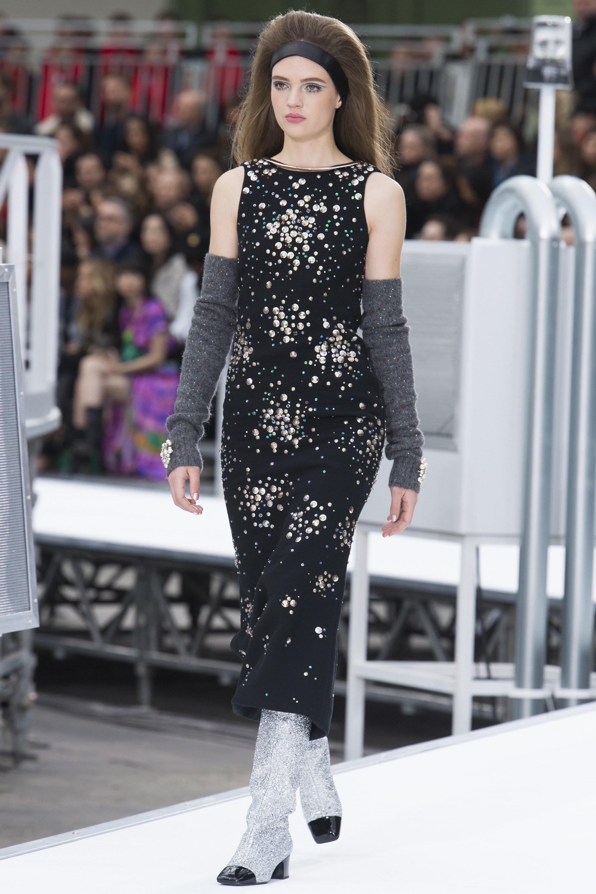 Chanel 17K Starburst Pearl CC Runway Brooch Pin.  Original retail price tag of $1685 included.  Shown worn one on each wrist pinned to knit gloves and sweaters on the Fall 2017 runway collection.  We have 2 of these in stock and are selling them