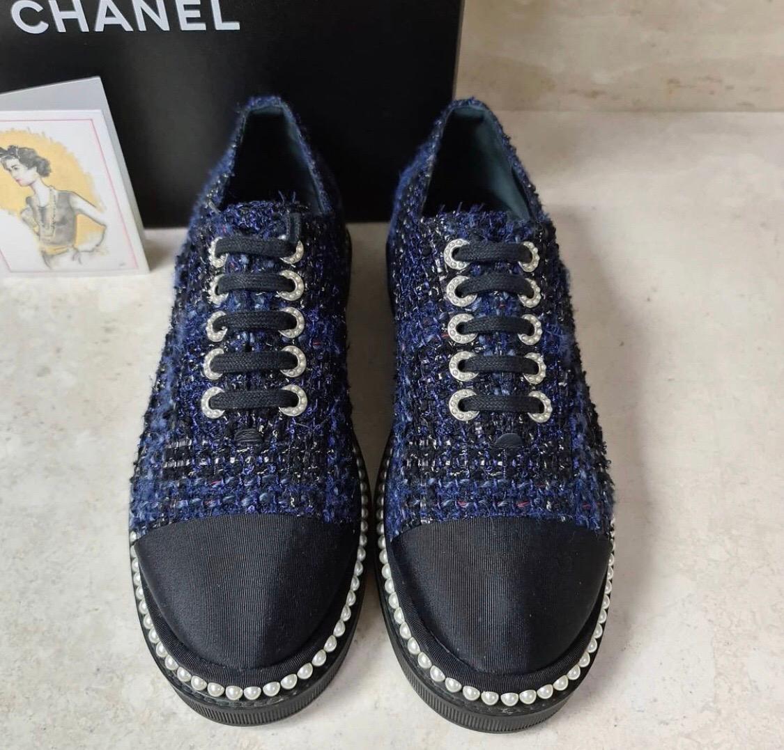 Women's Chanel 17P Black Navy Tweed Pearl CC Logo Lace Up Flat Trainer