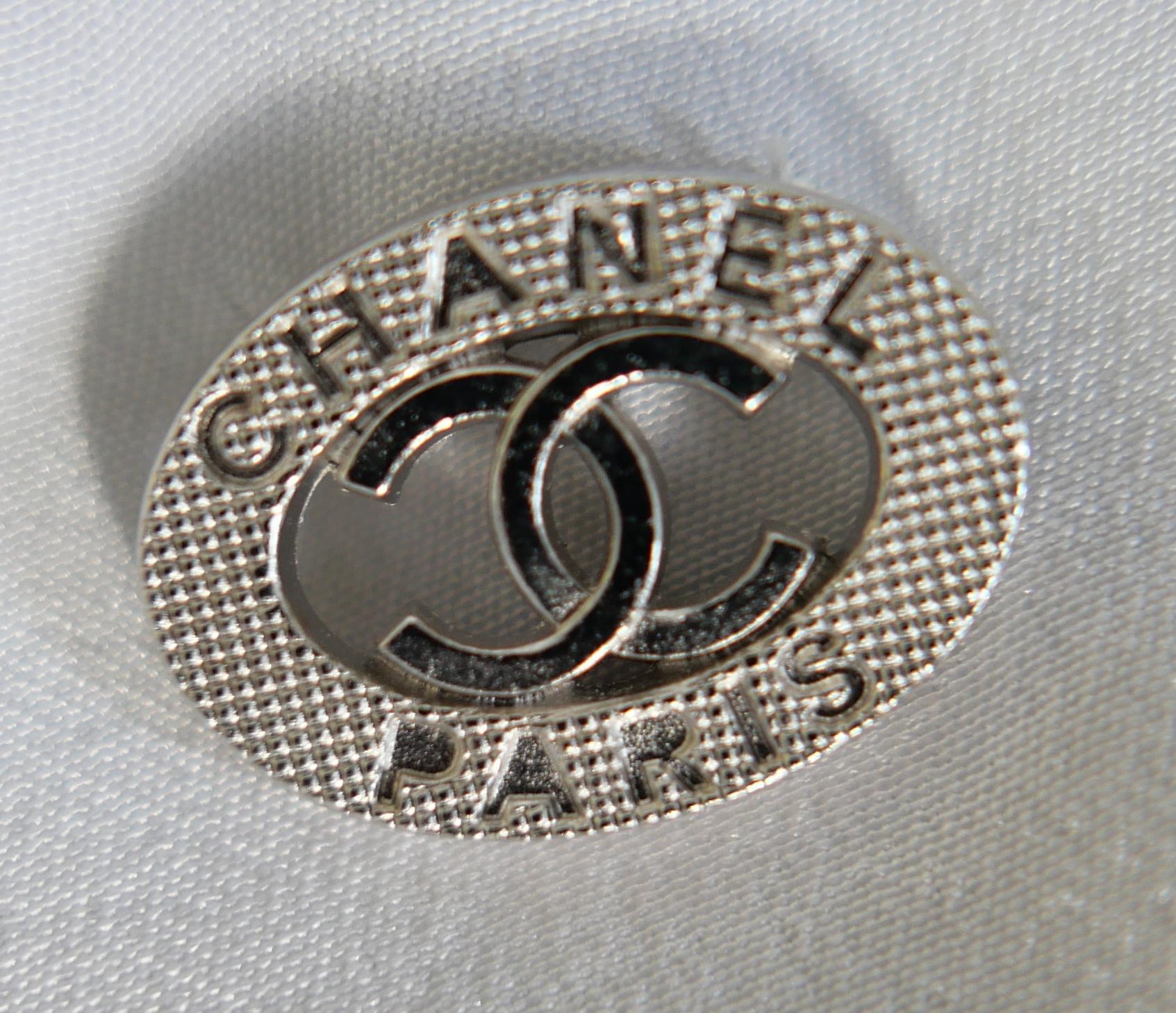 Noir Chanel 17P Resort 2017 - Robe longue en soie et dentelle 'Cuba' en vente