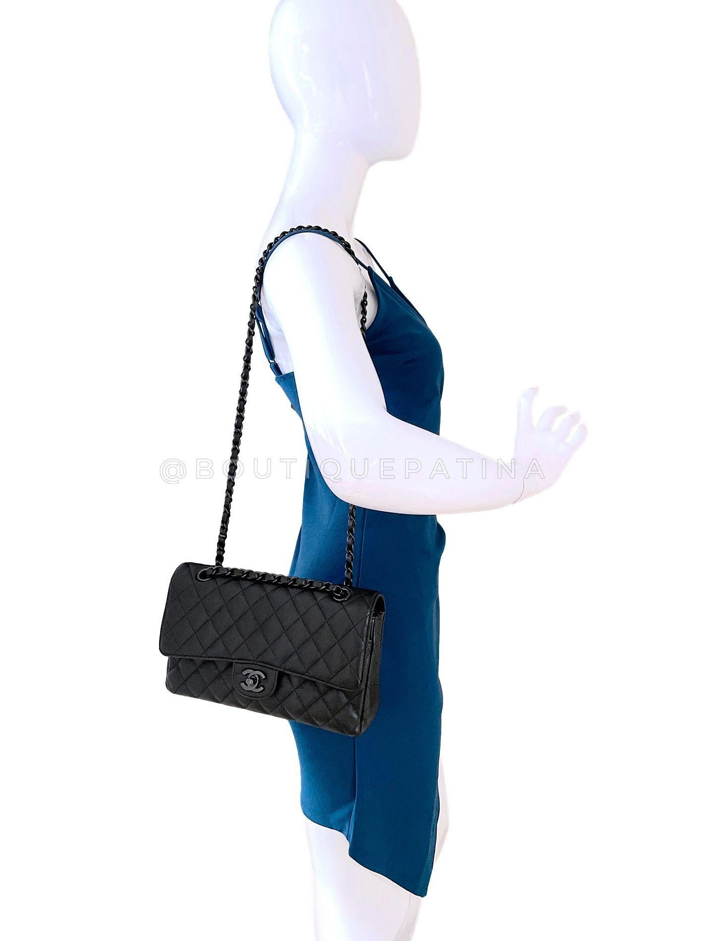 Chanel 17S So Black Medium Classic Double Flap Borsa in pelle di vitello 68707 in vendita 10