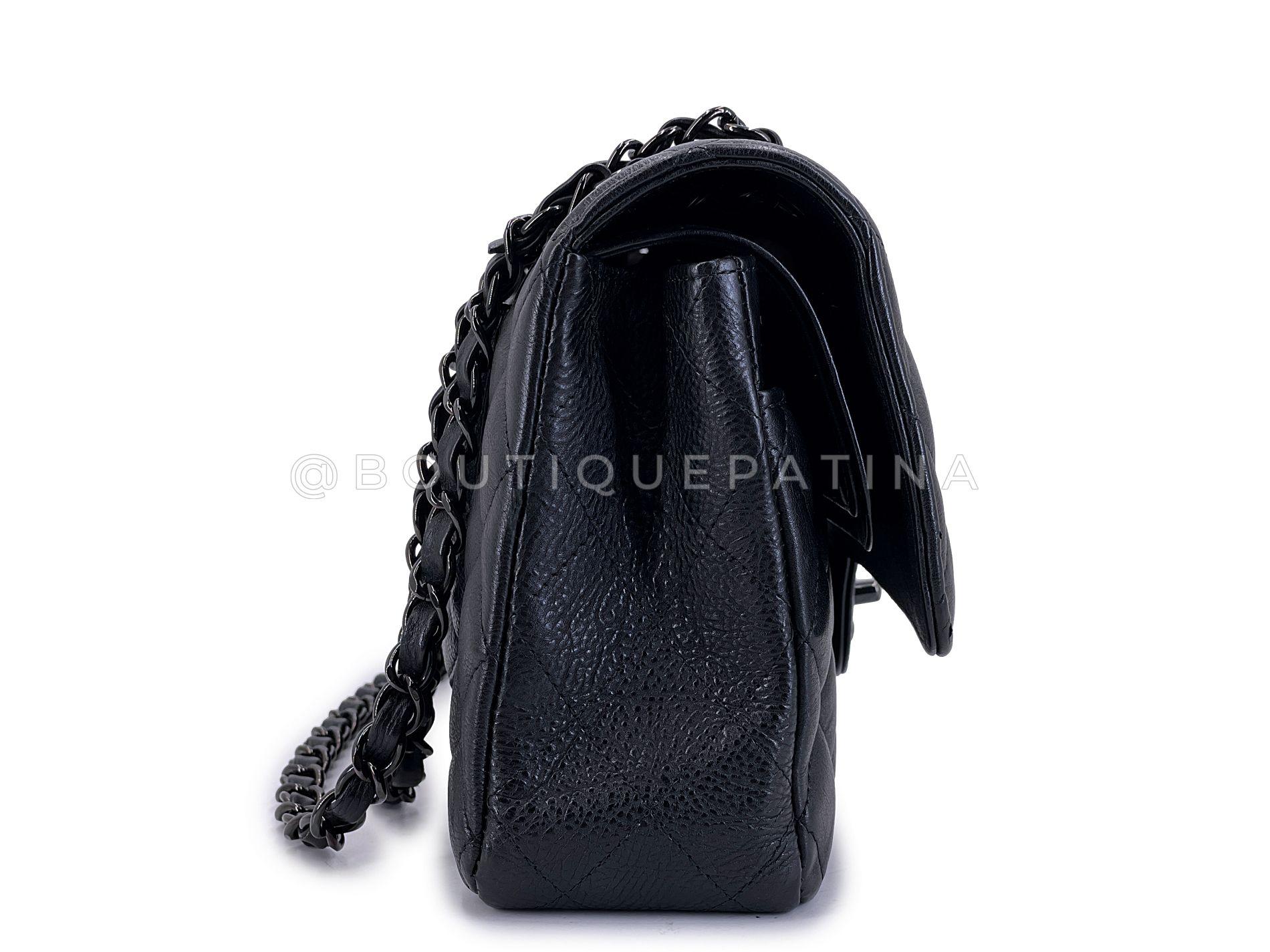 Chanel 17S So Black Medium Classic Double Flap Borsa in pelle di vitello 68707 In condizioni ottime in vendita a Costa Mesa, CA