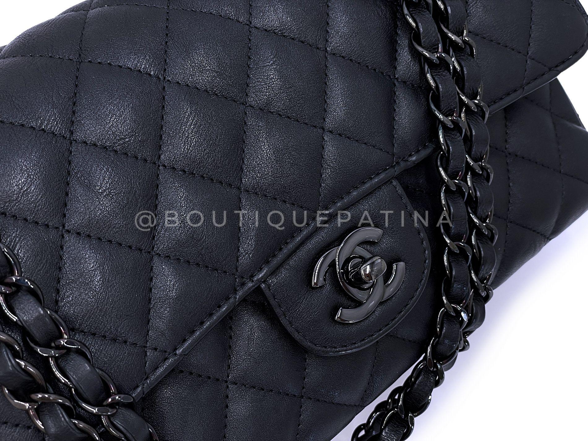 Chanel 17S So Black Medium Classic Double Flap Borsa in pelle di vitello 68707 in vendita 3