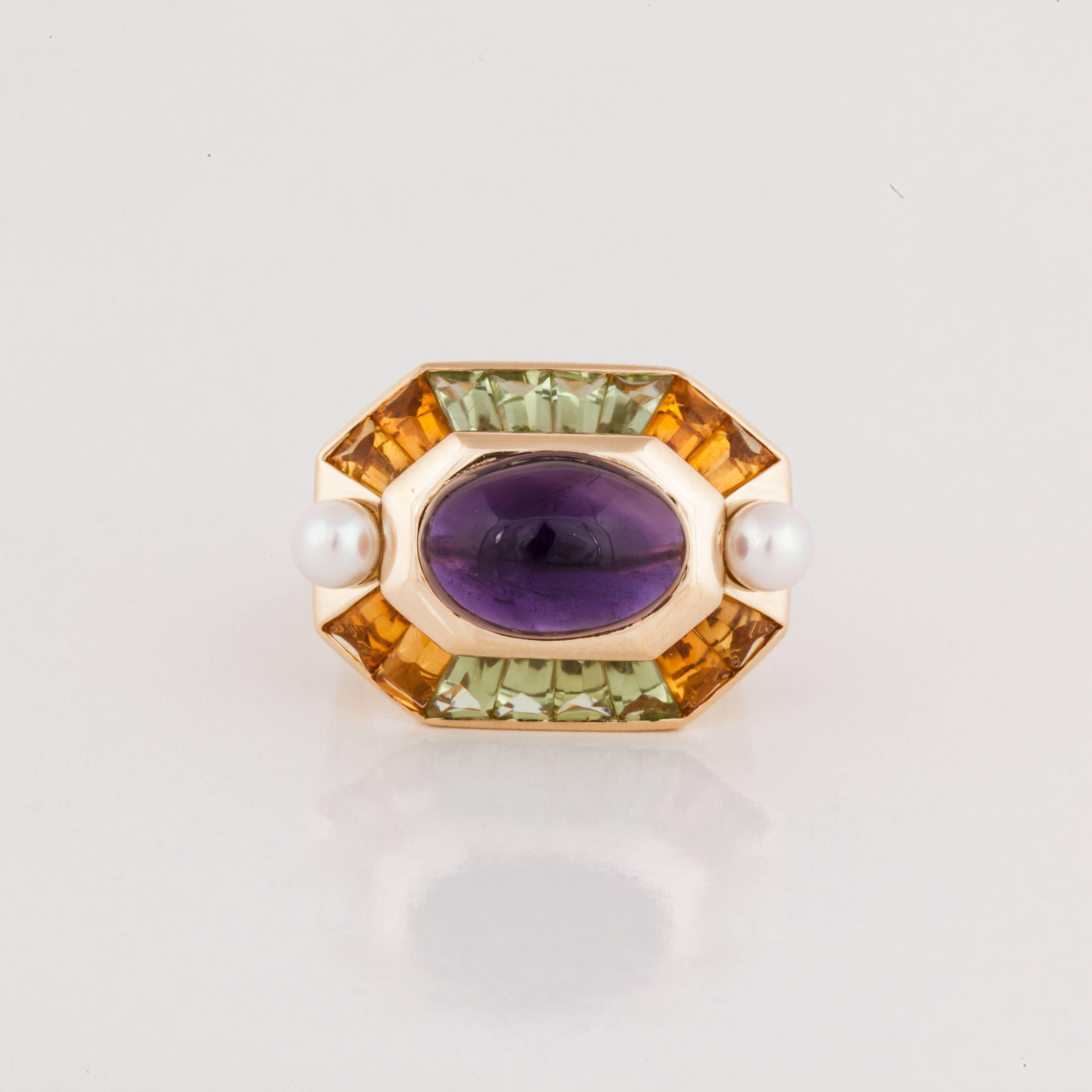 Chanel gemstone and pearl ring in 18K yellow gold, marked 
