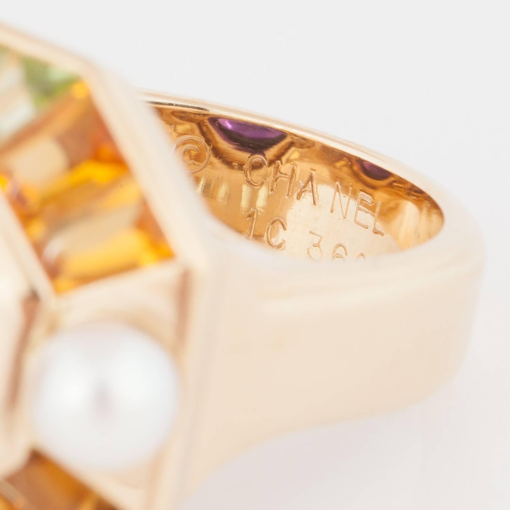 Chanel Gemstone and Pearl Ring in 18K Yellow Gold In Good Condition For Sale In Houston, TX